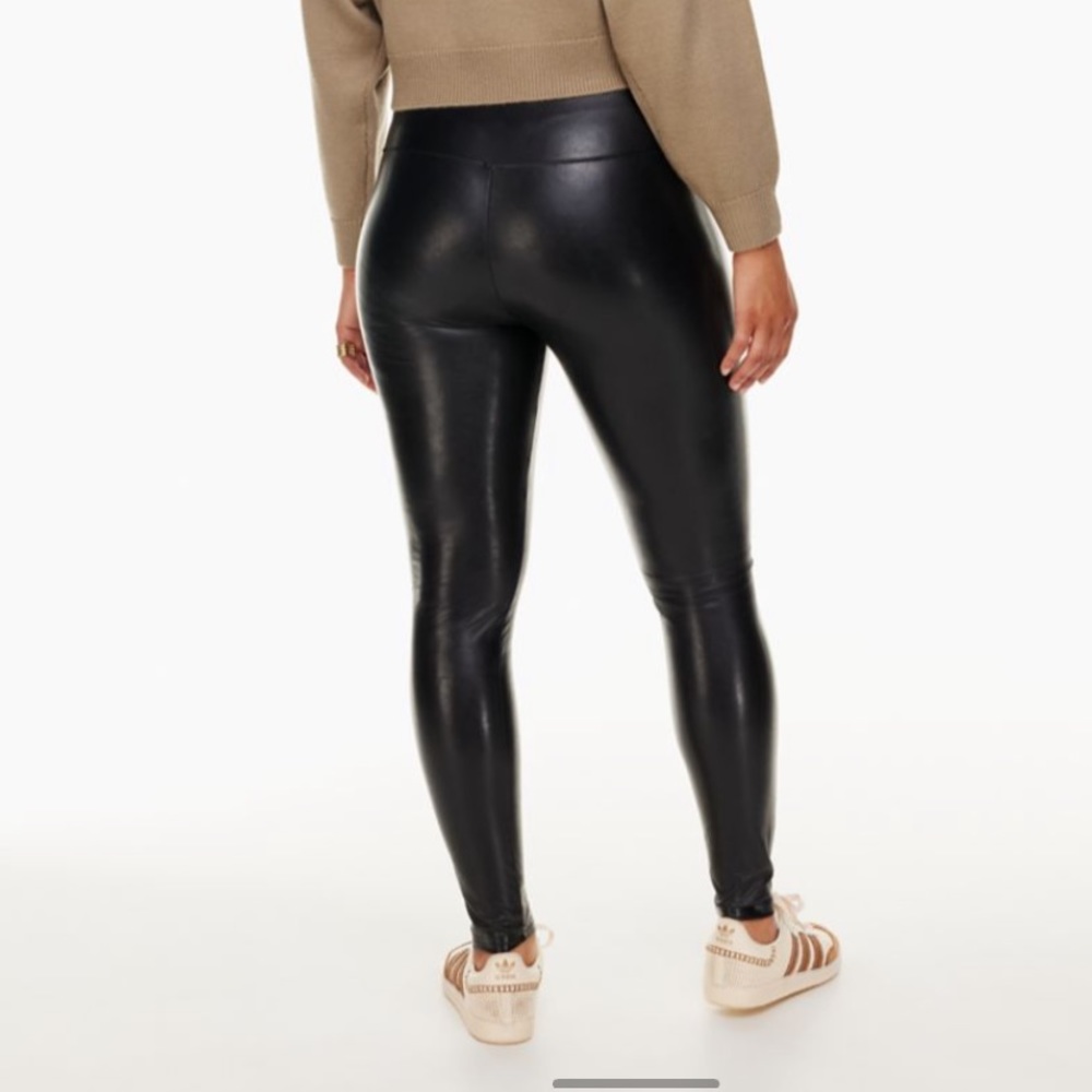 Aritzia Daria vegan leather pant in short length